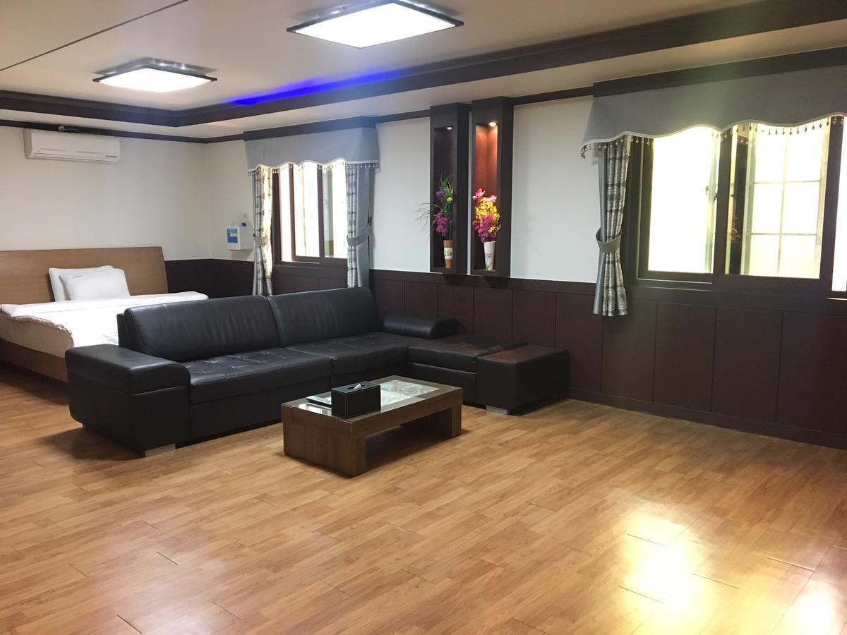 Nobless Hotel Gwangju Metropolitan City Ngoại thất bức ảnh