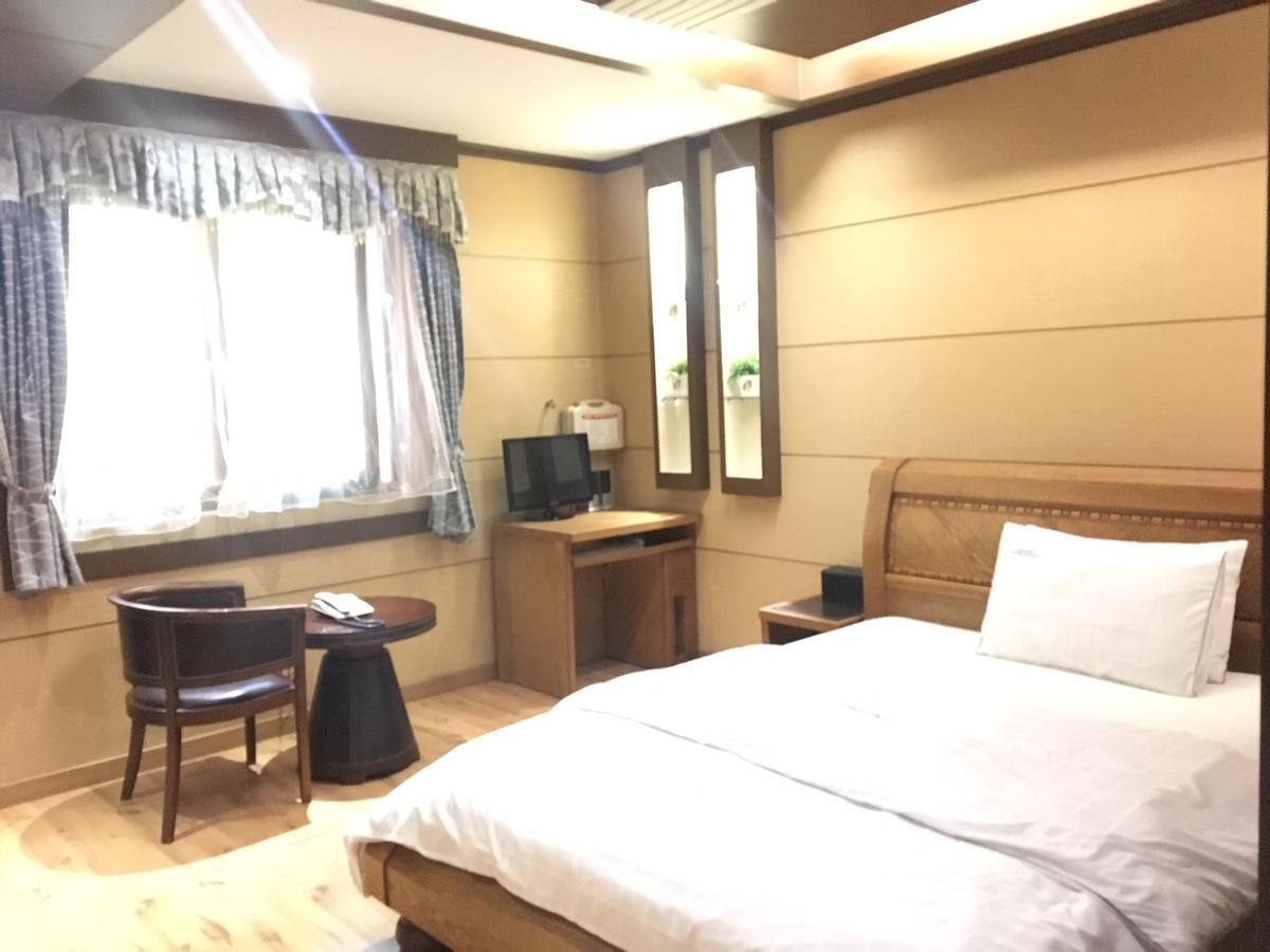 Nobless Hotel Gwangju Metropolitan City Ngoại thất bức ảnh